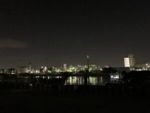 千鳥橋から見える川崎市の工場夜景 